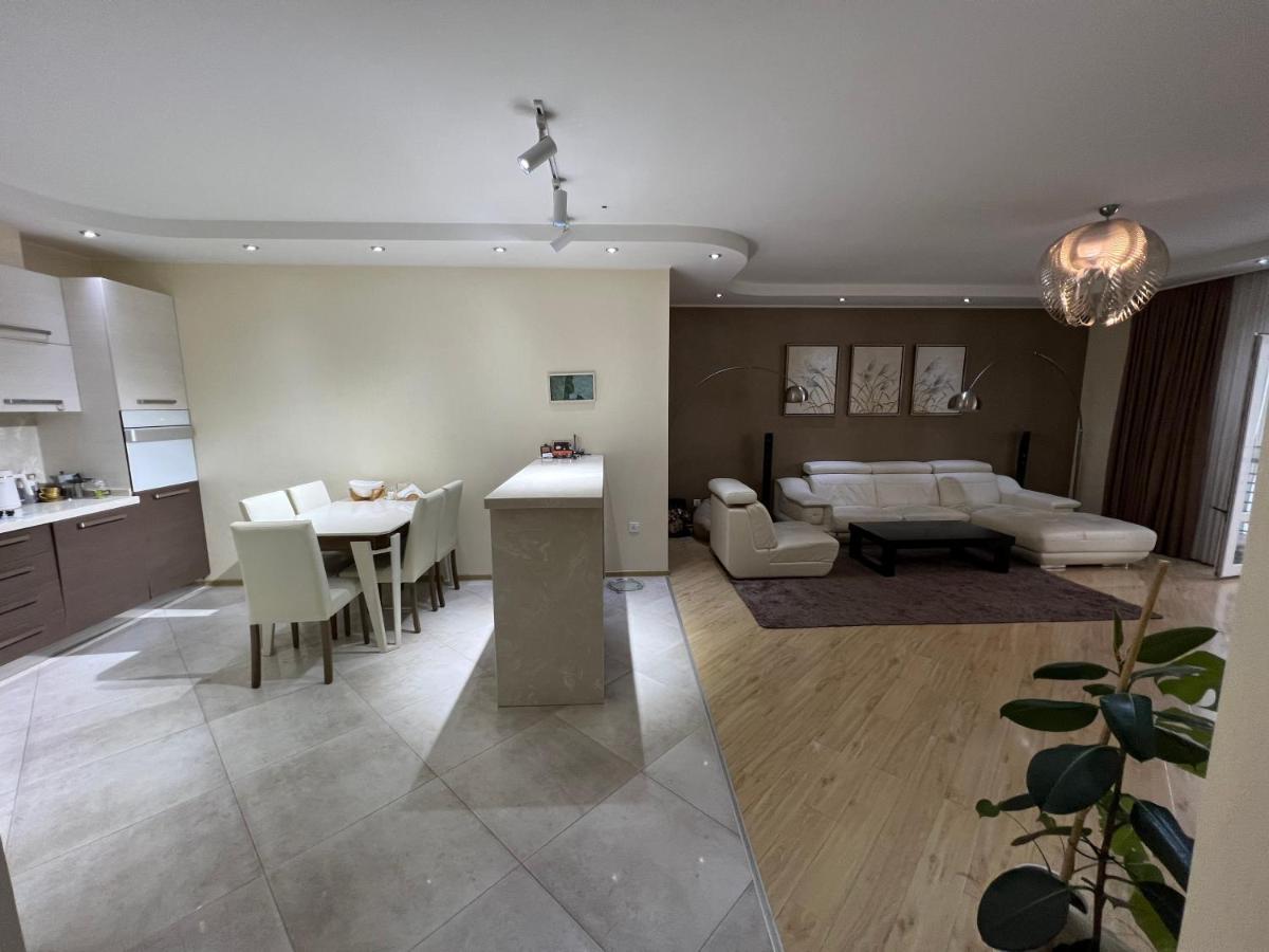 Lost In Tbilisi Apartment ภายนอก รูปภาพ